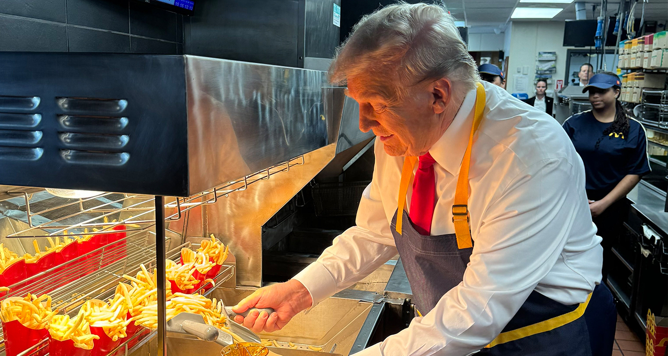 TRUMP HAMBURGERCİYE DALIP PATATES KIZARTTI
