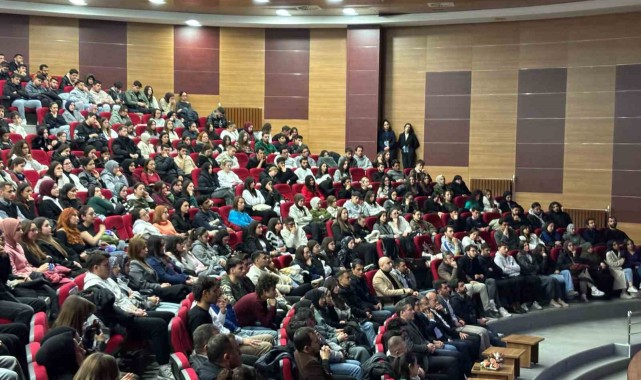 Türkiye'nin İlk Deneyimsel Test Pilotu Kastamonu Üniversitesi'nde Konferans Verdi