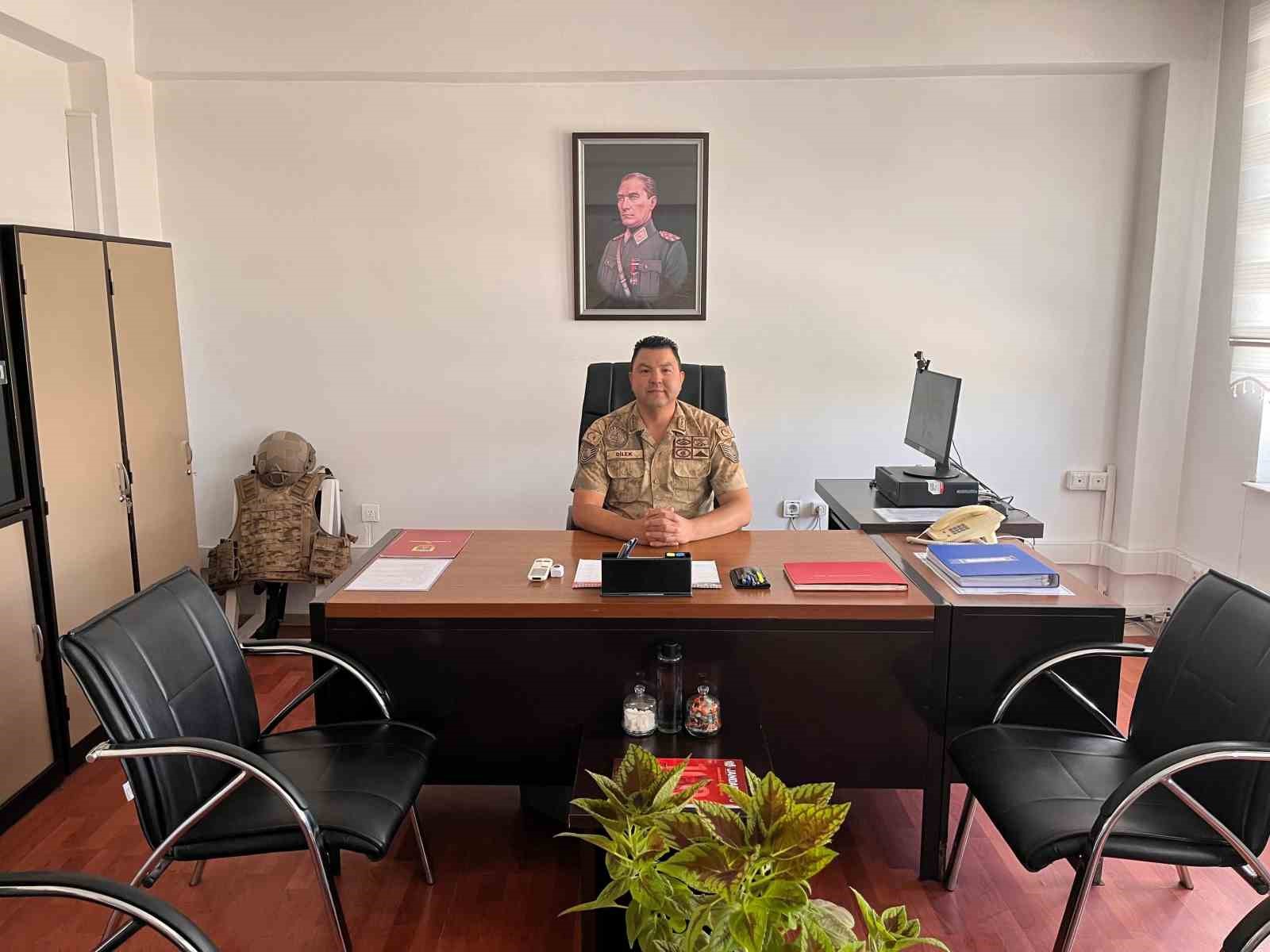 TUŞBA İLÇESİNİN SEVİLEN JANDARMA KOMUTANI İZMİR'E ATANDI