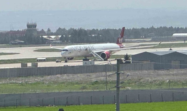 Uçak Arızalandı ve Acil İniş Yaptı