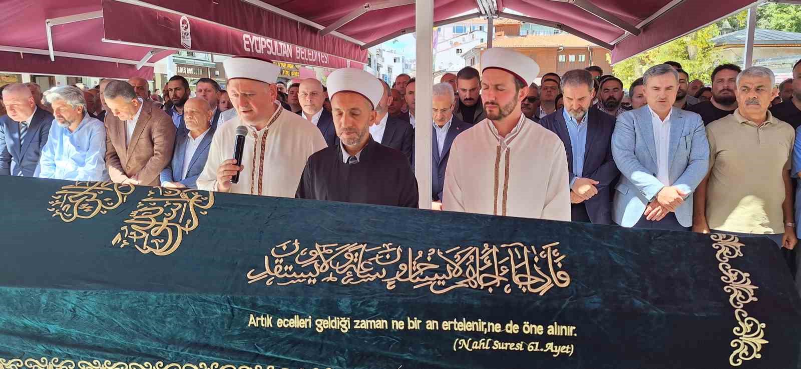 ULAŞTIRMA BAKANI VE İŞ DÜNYASINDAN BÜYÜK KATILIM: TÜRK TELEKOM GENEL MÜDÜRÜNÜN BABASININ CENAZE TÖRENİ