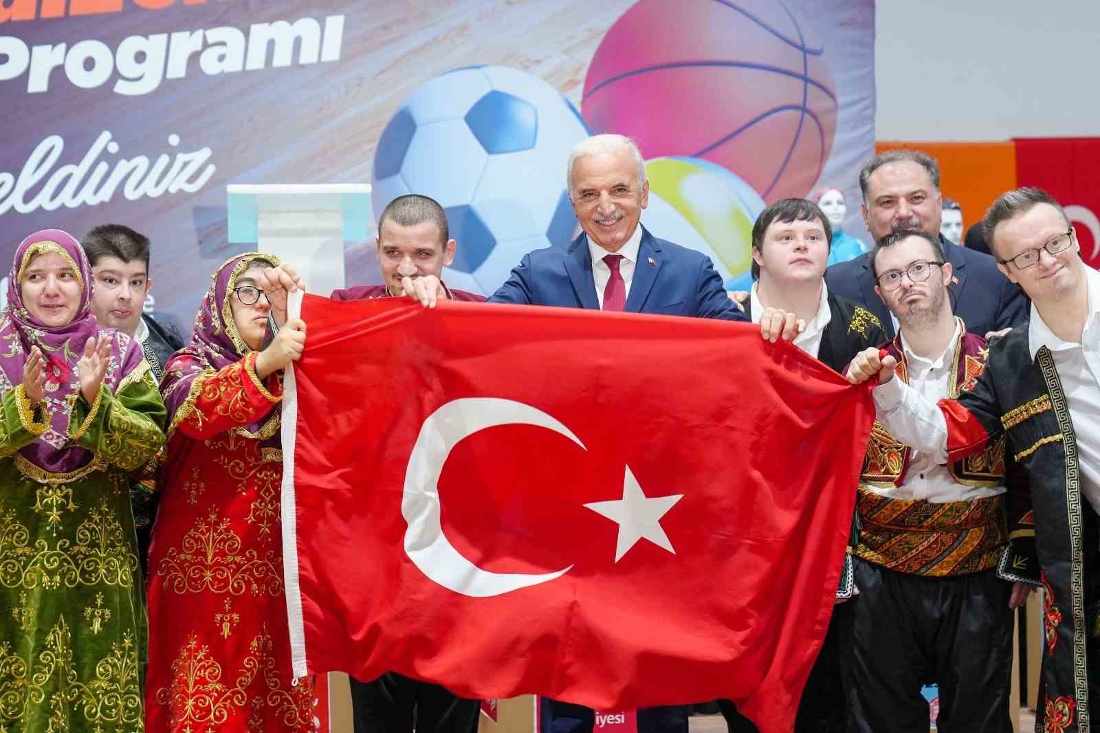 ÜMRANİYE BELEDİYESİ GENÇLERİN SPOR İLGİ VE YETENEKLERİNE DESTEĞİNİ SÜRDÜRÜYOR
