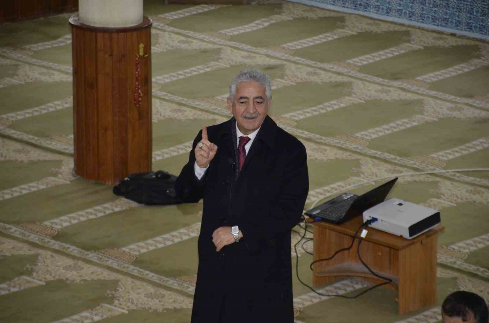 UMRE HAZIRLIĞI YAPANLARA ÖZEL SEMİNER DÜZENLENDİ