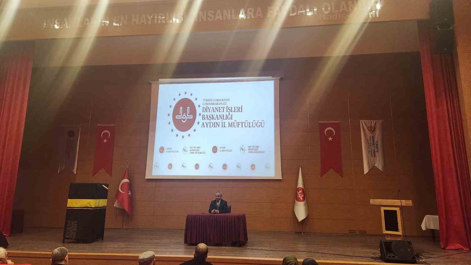 UMRECİLERE ÖZEL HAZIRLIK SEMİNERLERİ VERİLDİ