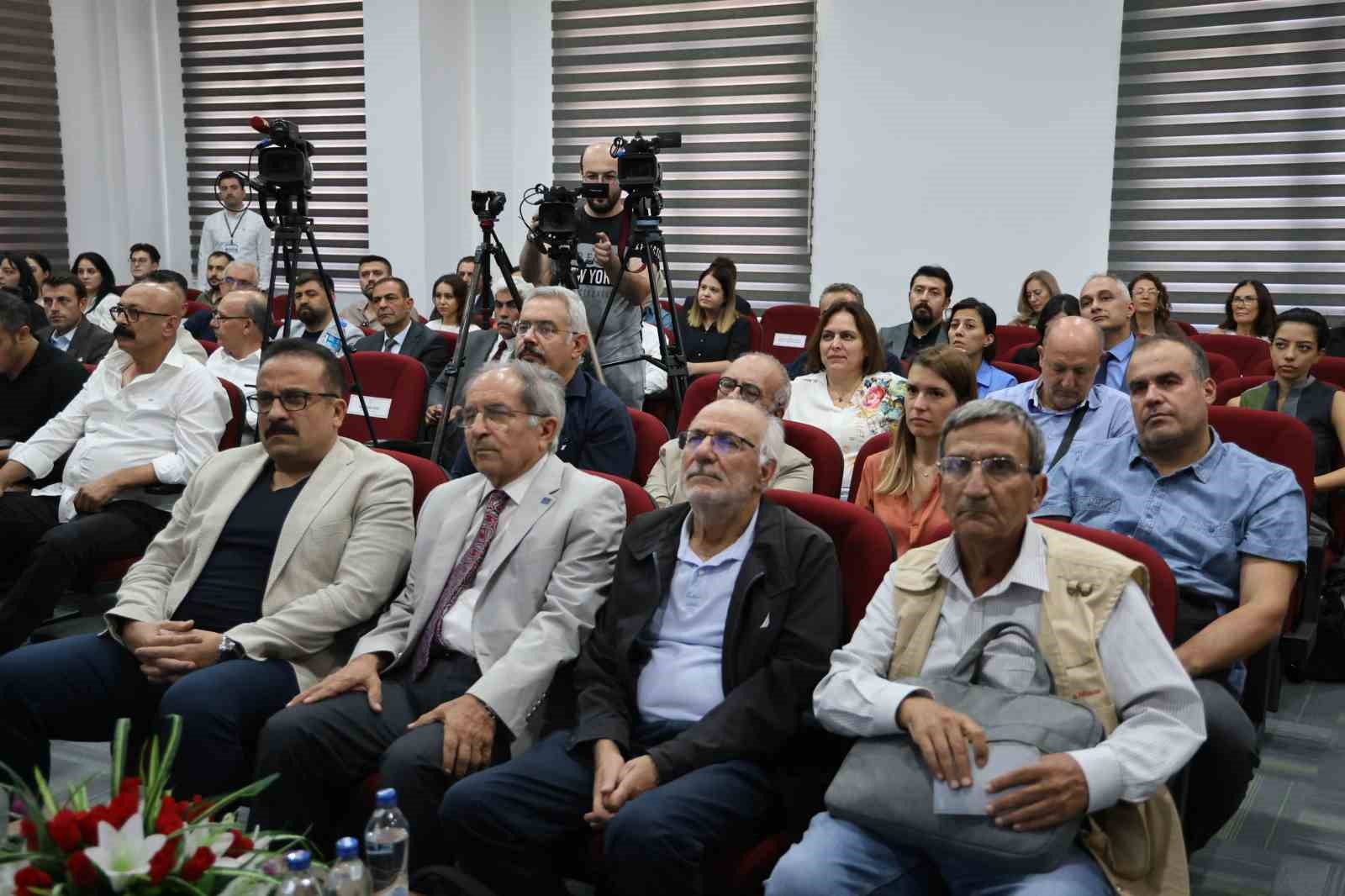 UNESCO VE KAPADOKYA ALAN BAŞKANLIĞI İŞBİRLİĞİYLE PERİBACALARI KORUMA TOPLANTISI GERÇEKLEŞTİRİLDİ