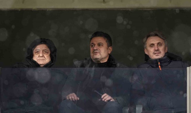 Ünlü Teknik Direktörler Sakaryaspor-Ümraniyespor Maçını Tribünden Takip Etti