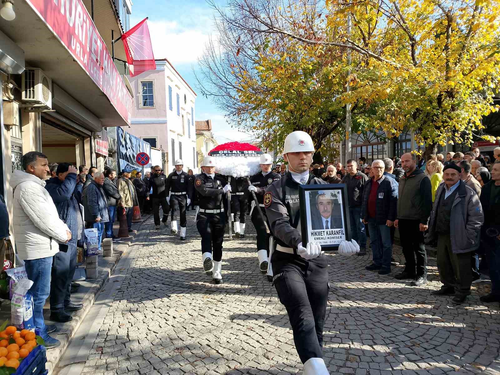 URLA BELEDİYESİ BASIN BÜROSU SORUMLUSU ELVAN KARANFİL’İN BABASI SON YOLCULUĞUNA UĞURLANDI