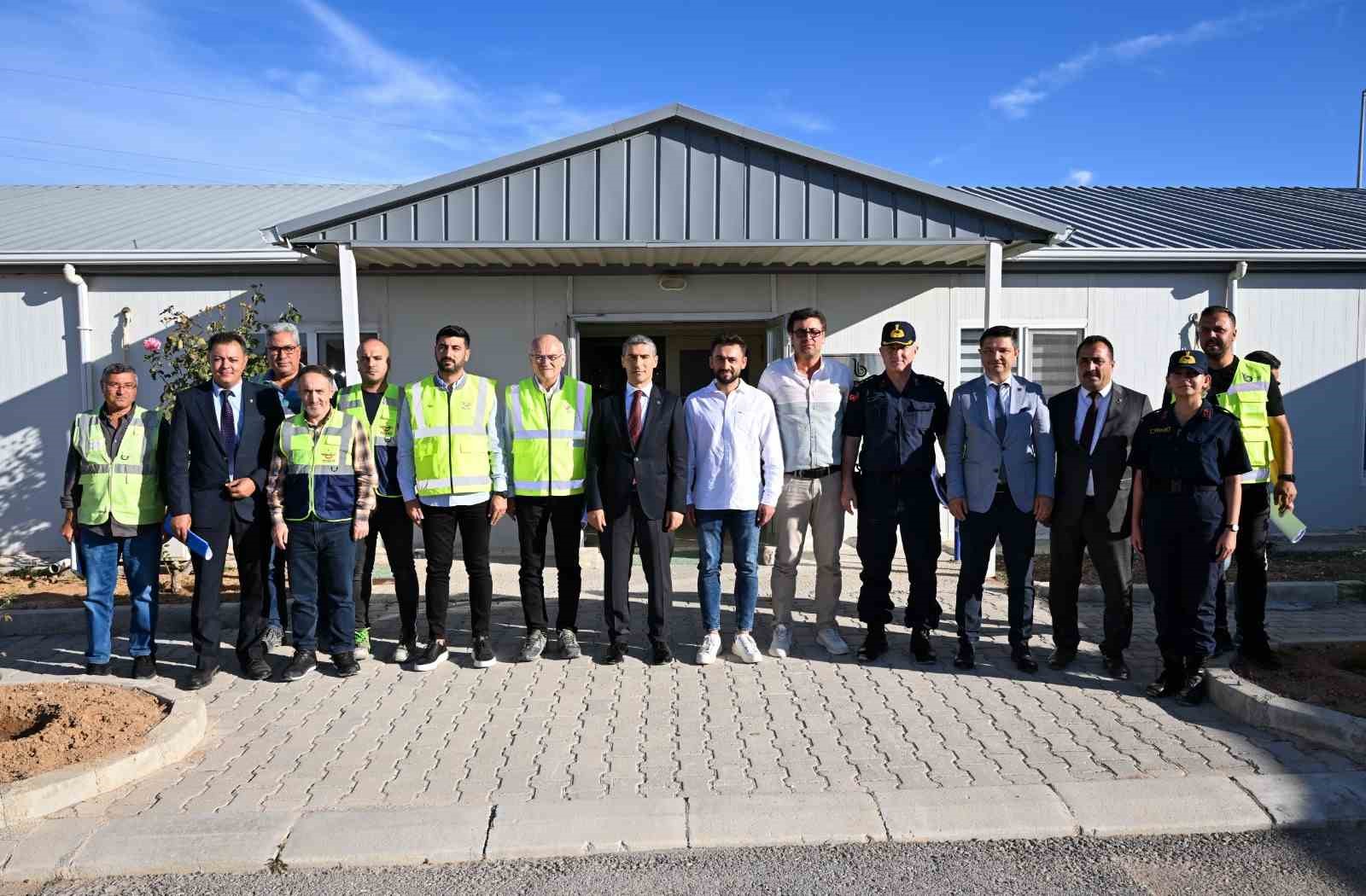 UŞAK VALİSİ YÜKSEK HIZLI TREN PROJESİNİ İNCELEDİ