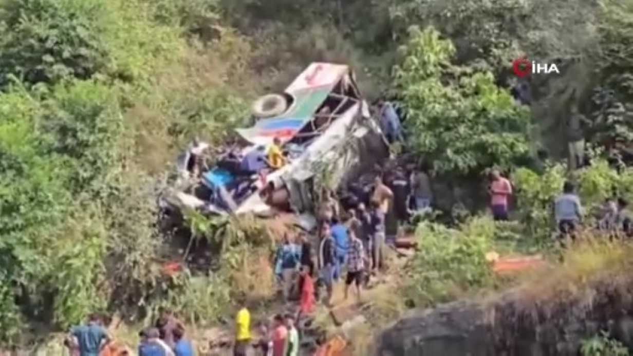 UTTARAKHAND'TA OTOBÜS KAZASI: EN AZ 36 KİŞİ HAYATINI KAYBETTİ