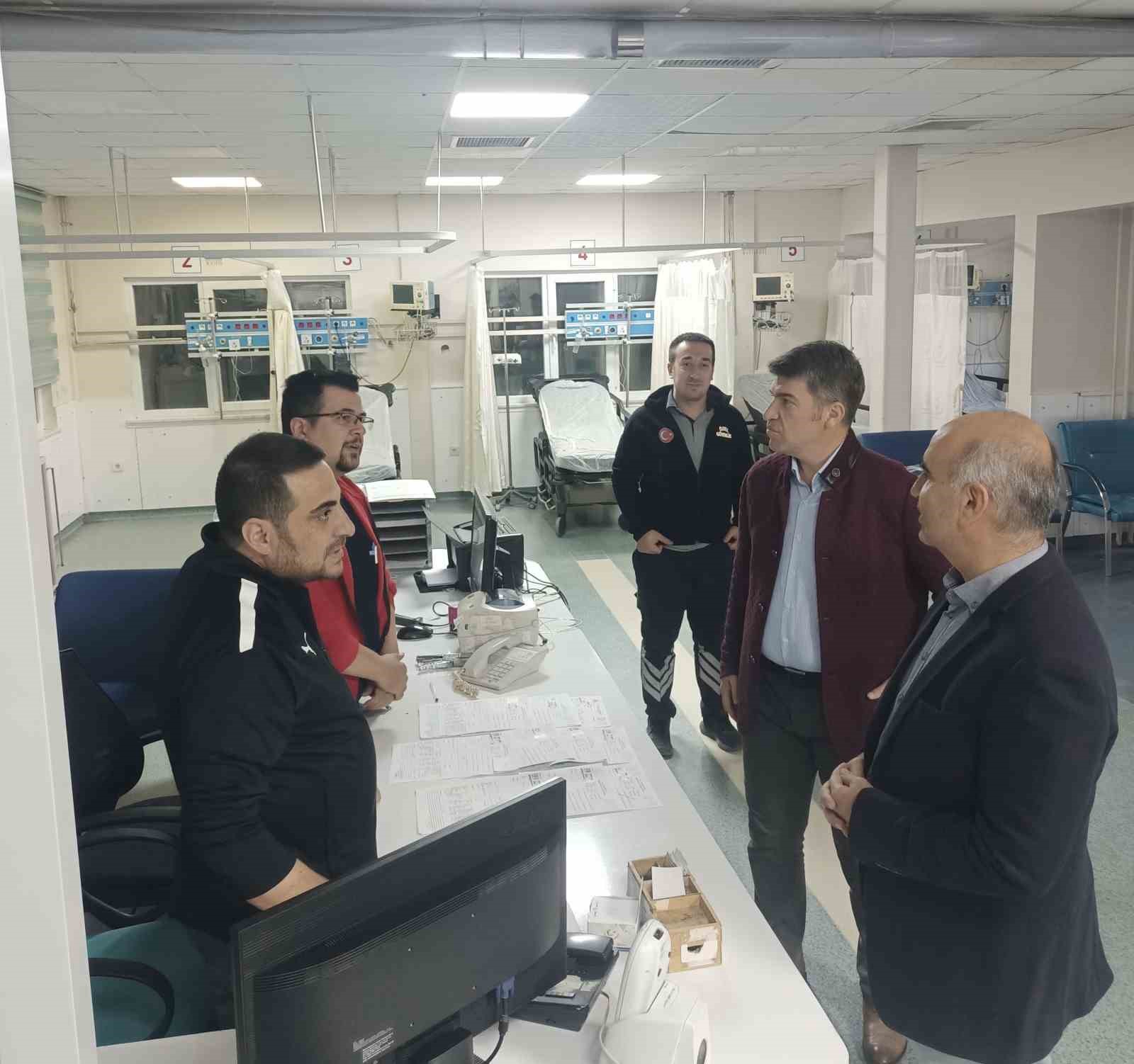 VALİ BAKAN, AMASYA ÜNİVERSİTESİ HASTANESİ ACİL SERVİSİNİ ZİYARET ETTİ