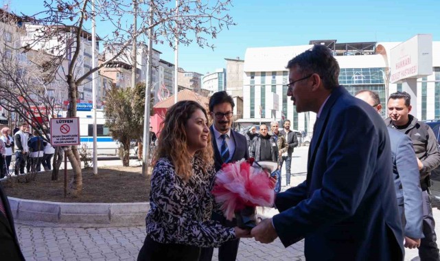 Vali Çelik, Hakkâri Devlet Hastanesinde Tıp Bayramı Kutlamalarını Gerçekleştirdi