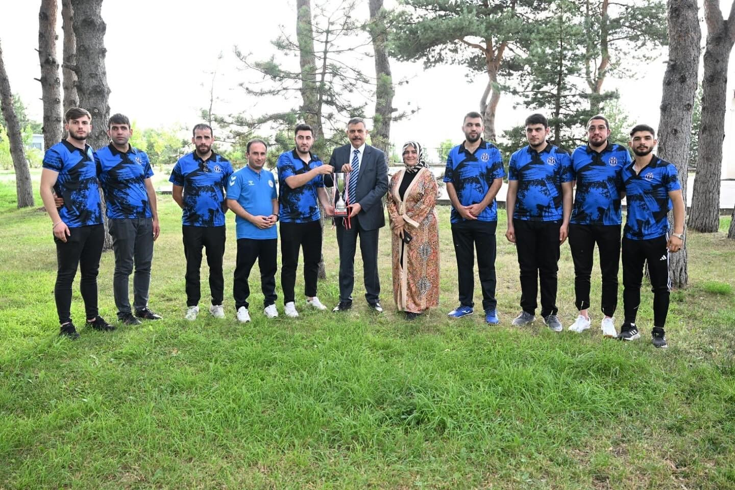 VALİ MUSTAFA ÇİFTÇİ, GÖRME ENGELLİLER FUTSAL BİRİNCİLERİNİ KABUL ETTİ
