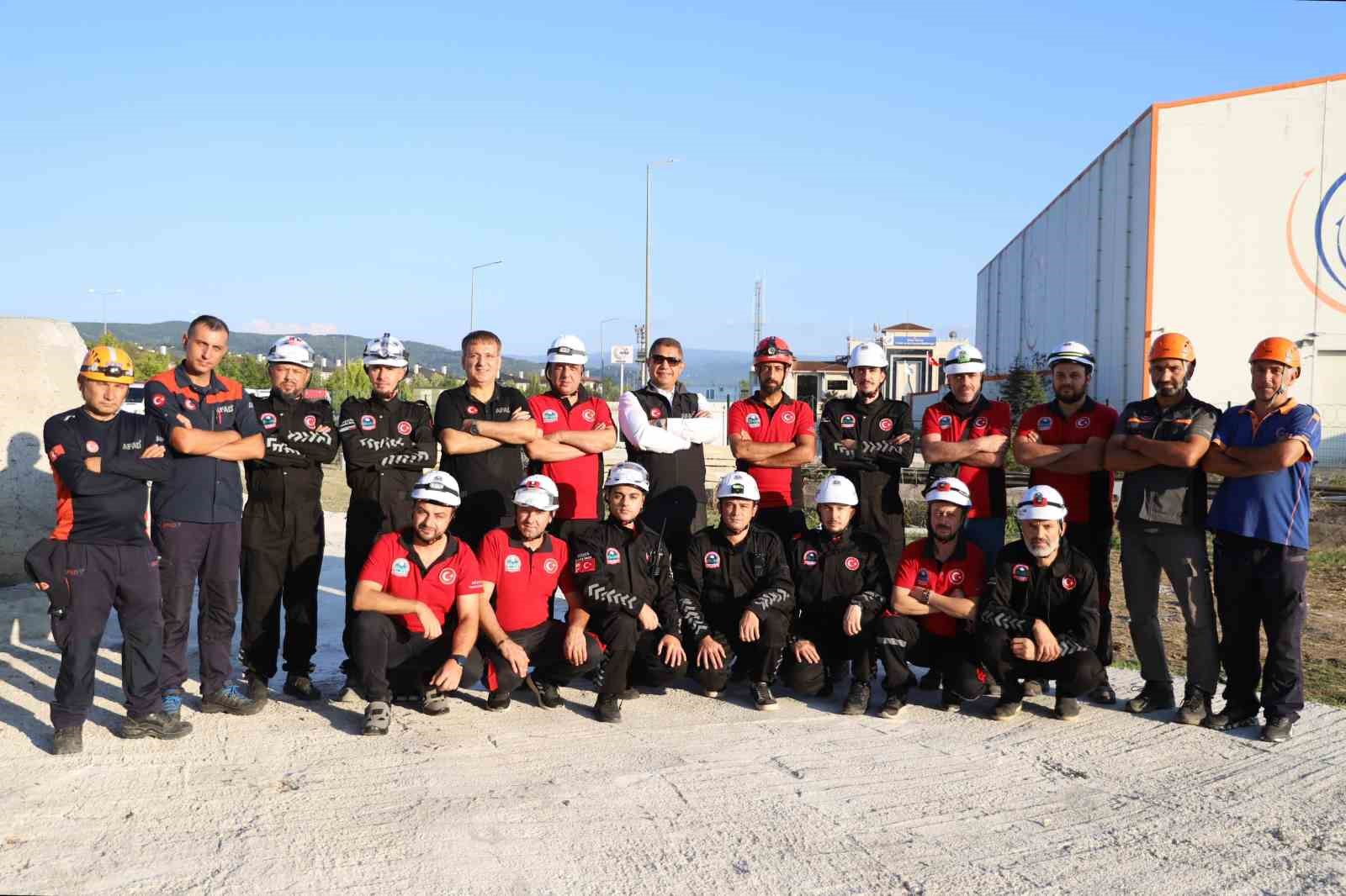 VALİ SELÇUK ASLAN, DÜZCE'DE ARAMA KURTARMA PERSONELİ YETİŞTİRME HEDEFLERİNİ AŞTI