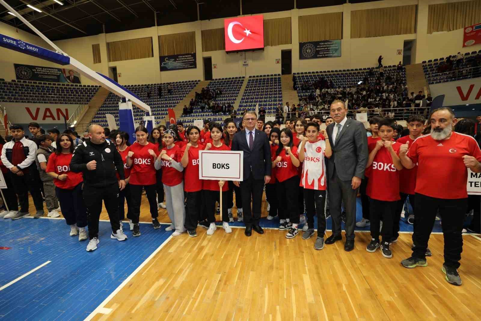 VAN VALİLİĞİ İŞBİRLİĞİ İLE GERÇEKLEŞEN 'SPOR VAN' PROJESİ LANSMANI YAPILDI