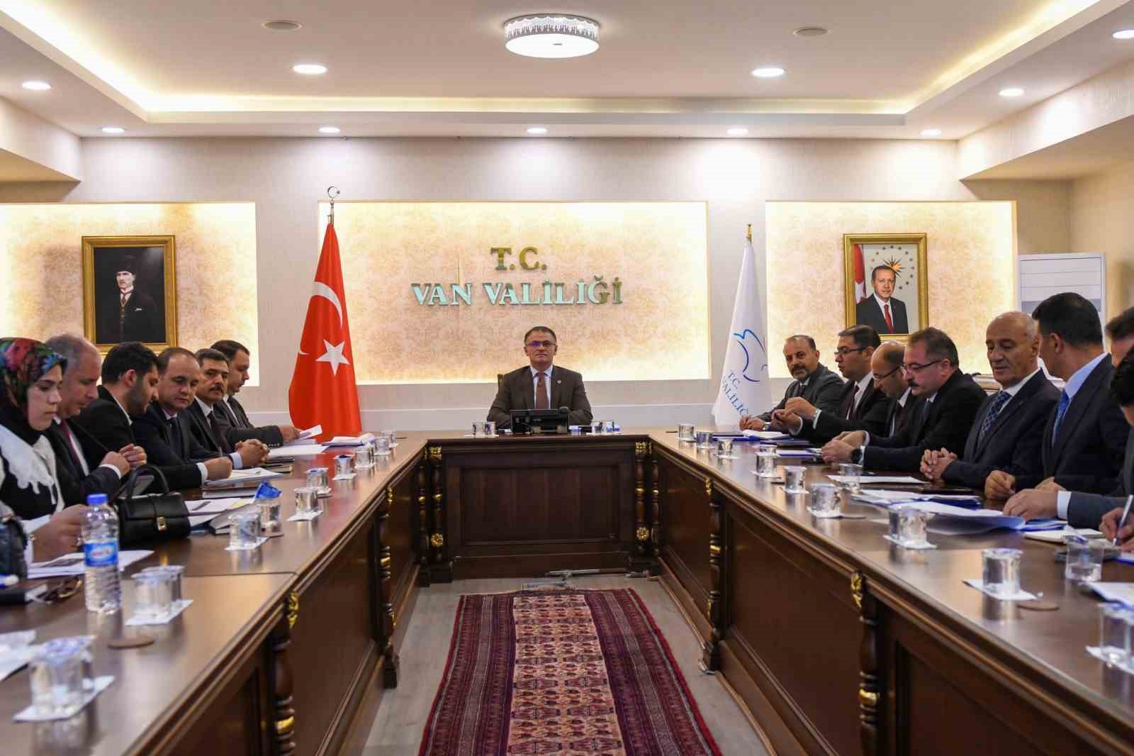VAN VALİLİĞİ KÜTÜPHANELERİ DEĞERLENDİRDİ