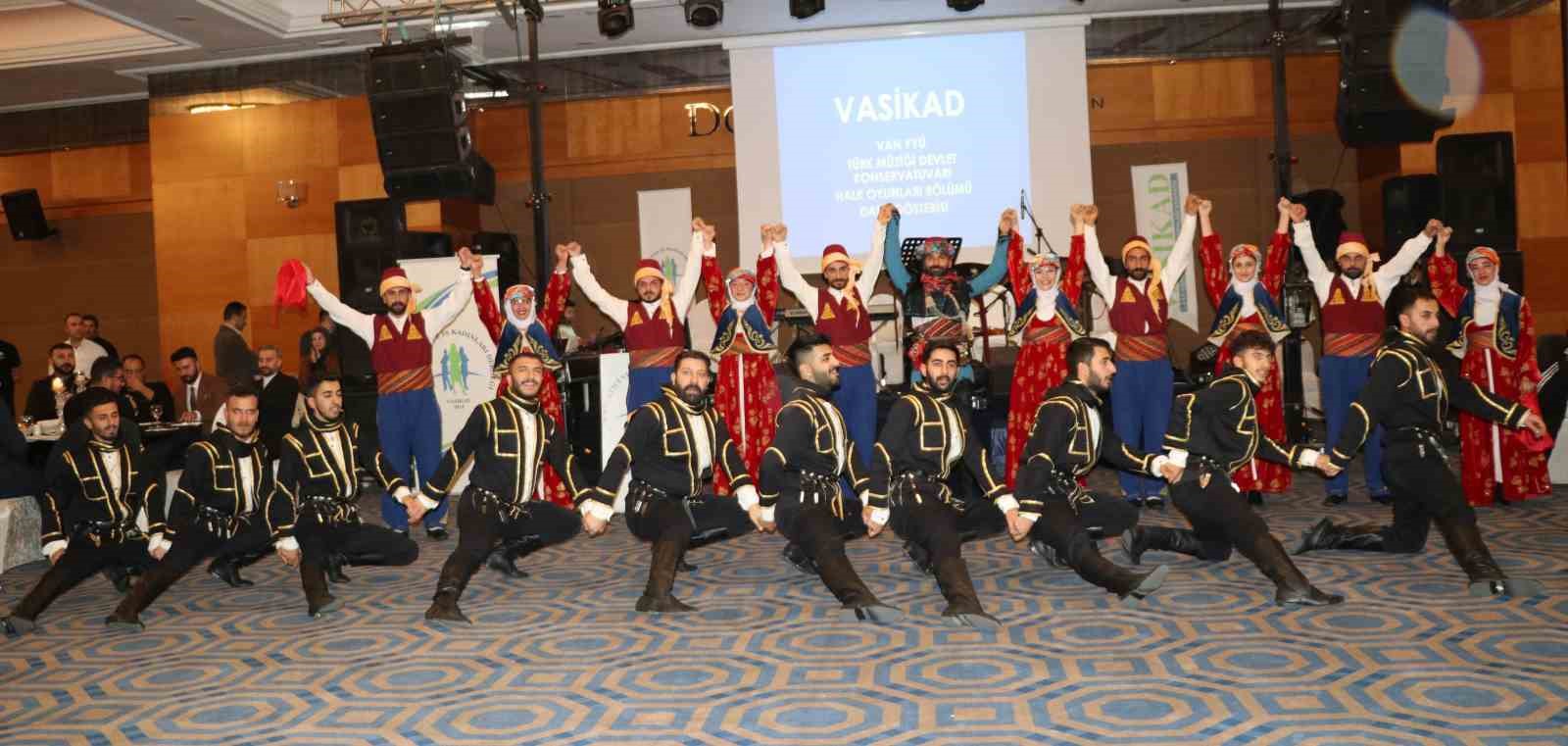 VAN’DA GELENEKSEL VAN GECESİ YAPILDI