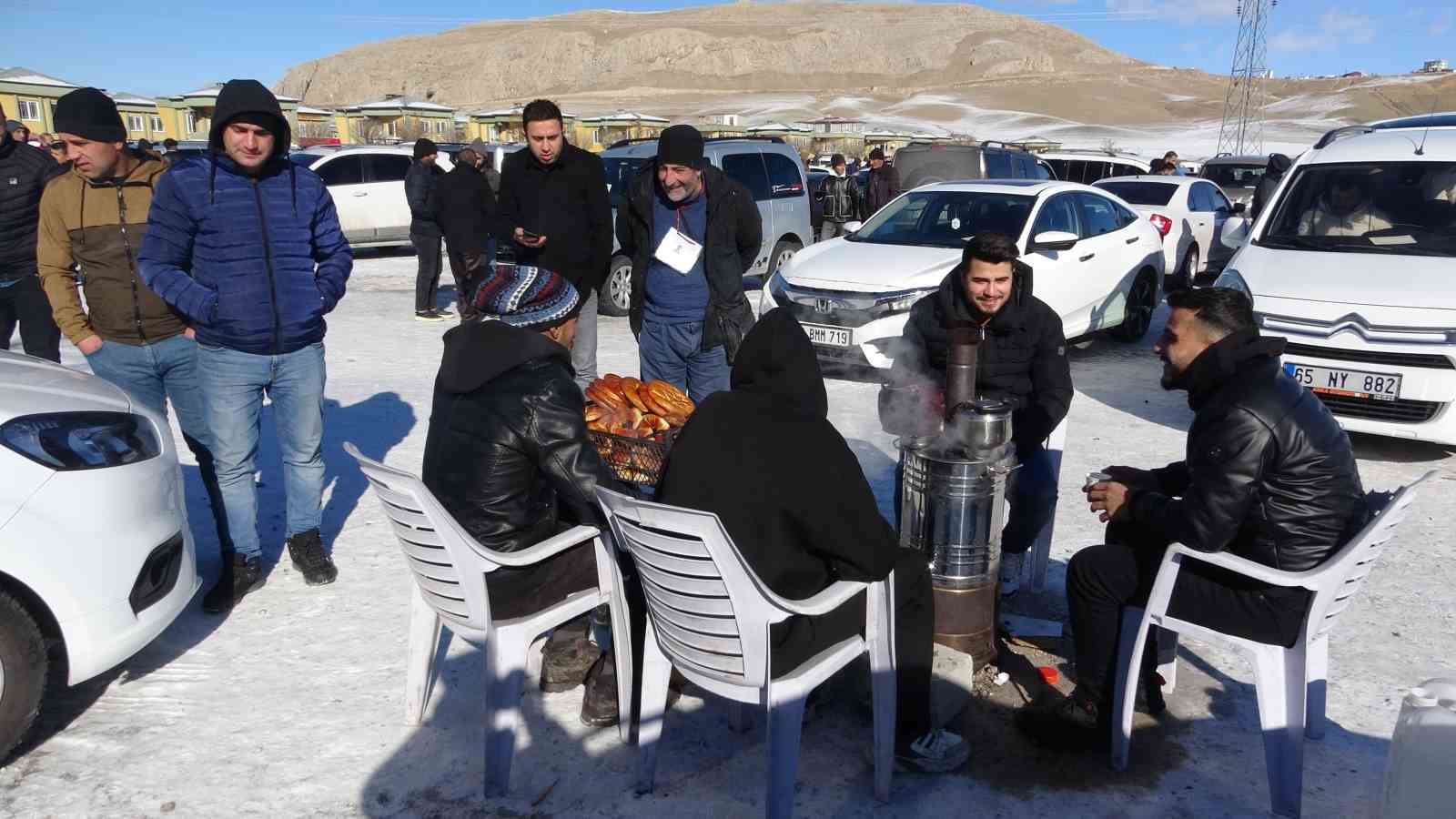 VAN'DA İKİNCİ EL ARAÇ FİYATLARI ARTMAYA DEVAM EDİYOR