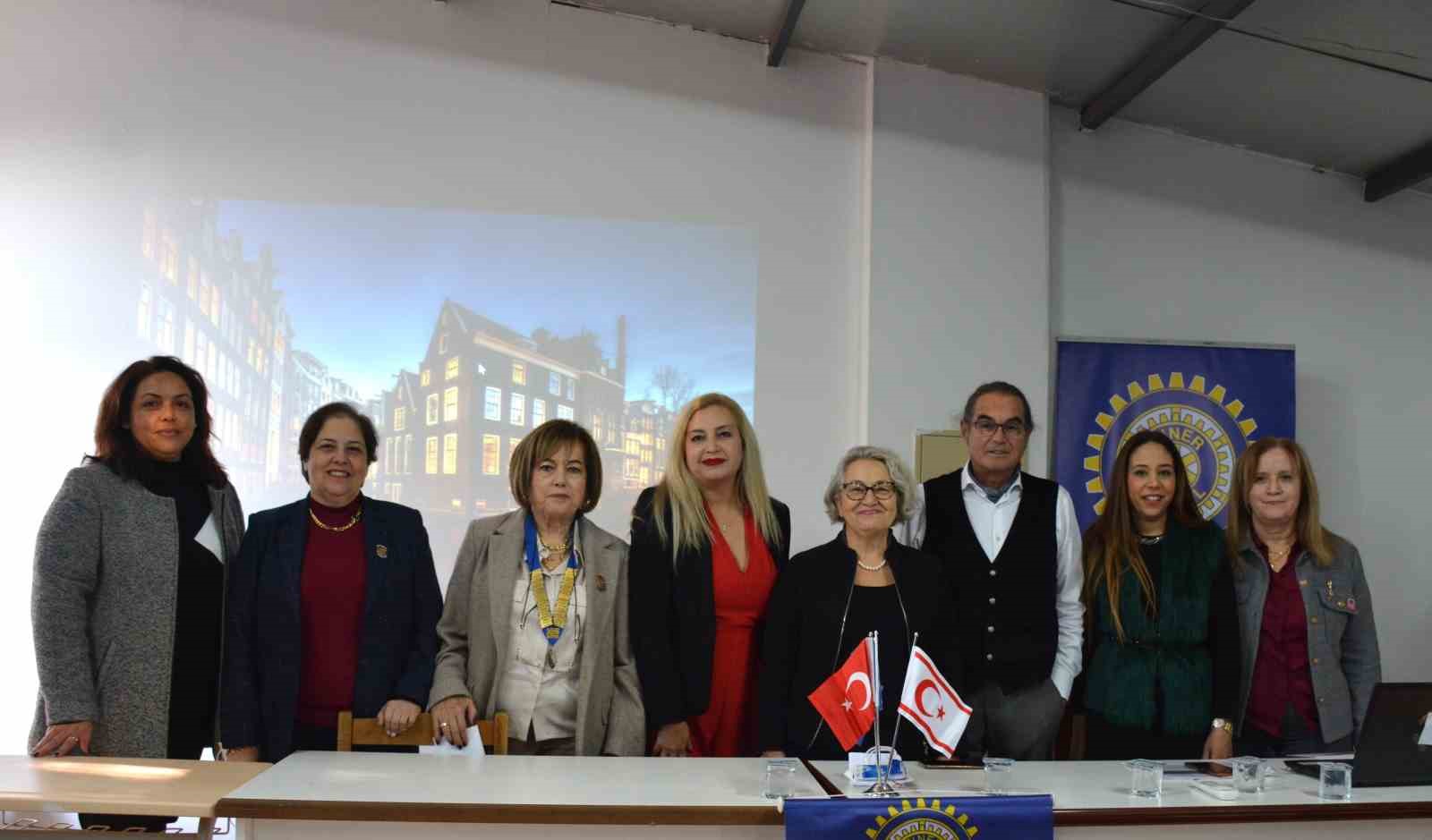 YAKIN DOĞU ÜNİVERSİTESİ HASTANESİ UZMANLARINDAN ERGENLİK DÖNEMİ SEMİNERİ