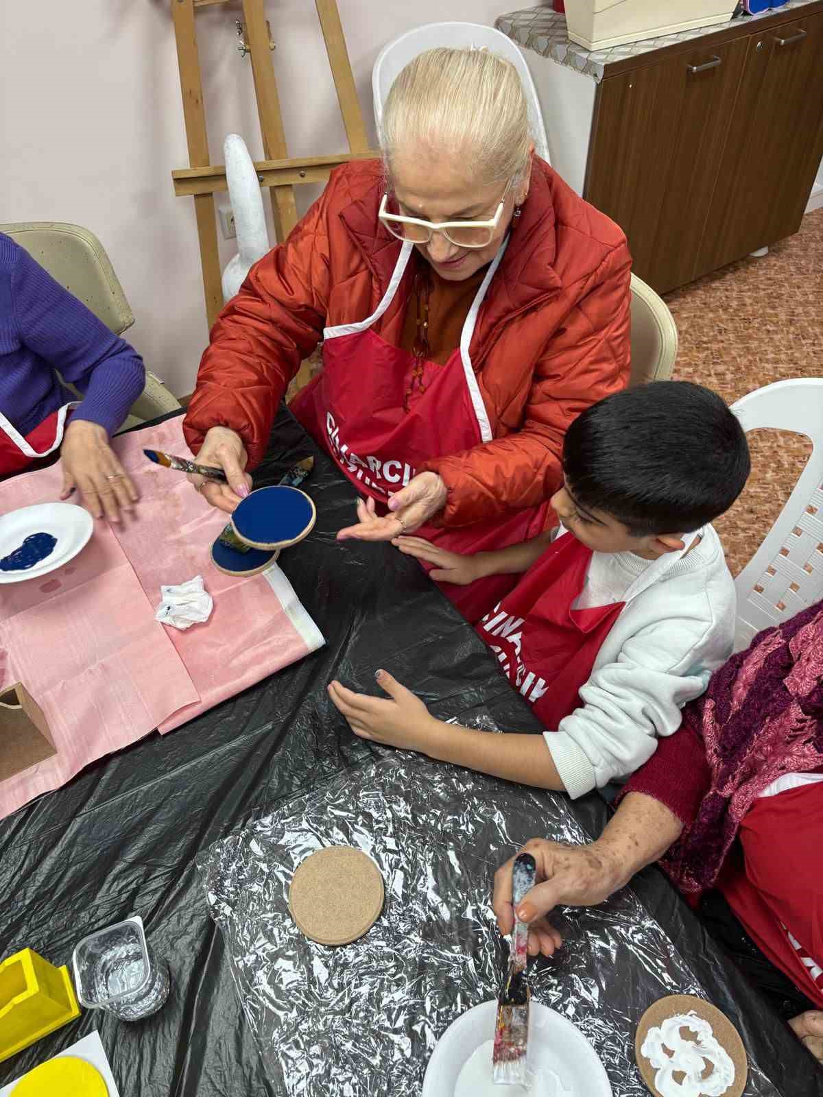 YALOVA'DA YAŞLILAR VE ÇOCUKLAR ARASINDAKİ GÜZEL BULUŞMA