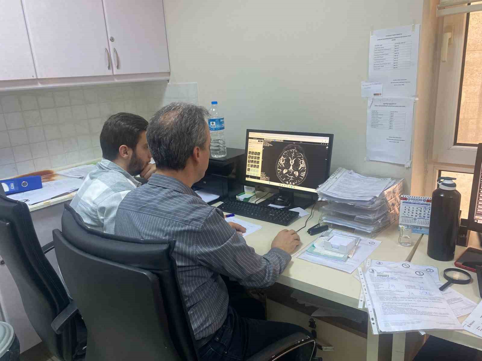 YAPAY ZEKA NÖROLOJİK HASTALIKLARIN TANISINDA BAŞARILI