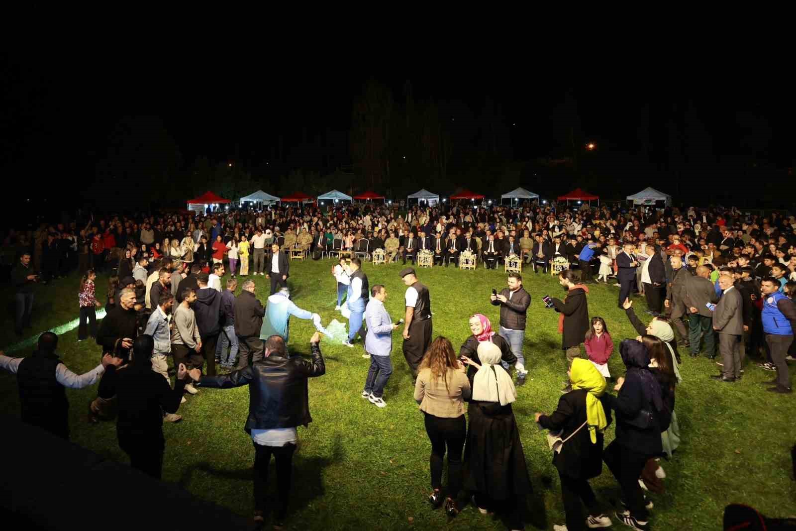 YEDİSU'DA GELENEKSEL HOROZ KURU FASULYE VE BAL FESTİVALİ COŞKUYLA KUTLANDI