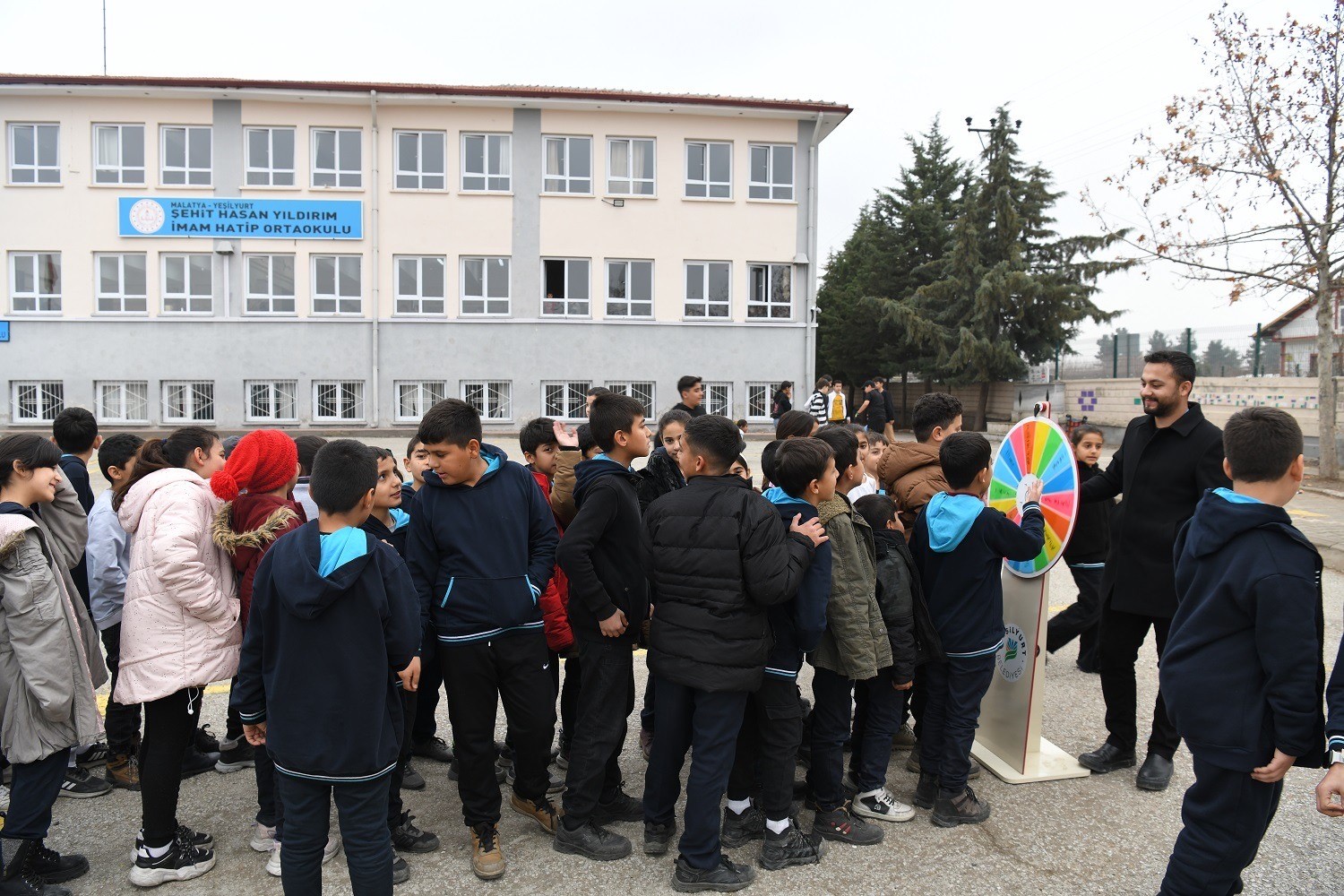 YEŞİLYURT BELEDİYESİ ÖĞRENCİLERE SPOR İSTASYONLARI PROJESİYLE DESTEK VERİYOR