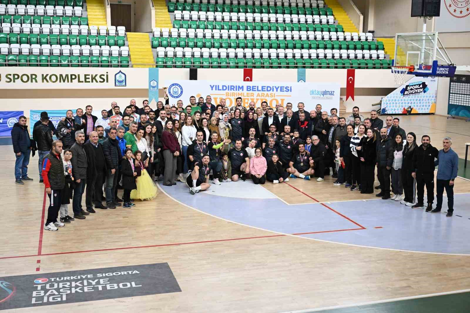 YILDIRIM BELEDİYESİ ÇALIŞANLARI ARASINDA GELENEKSEL VOLEYBOL TURNUVASI HEYECAN DOLU ANLARLA SONA ERDİ