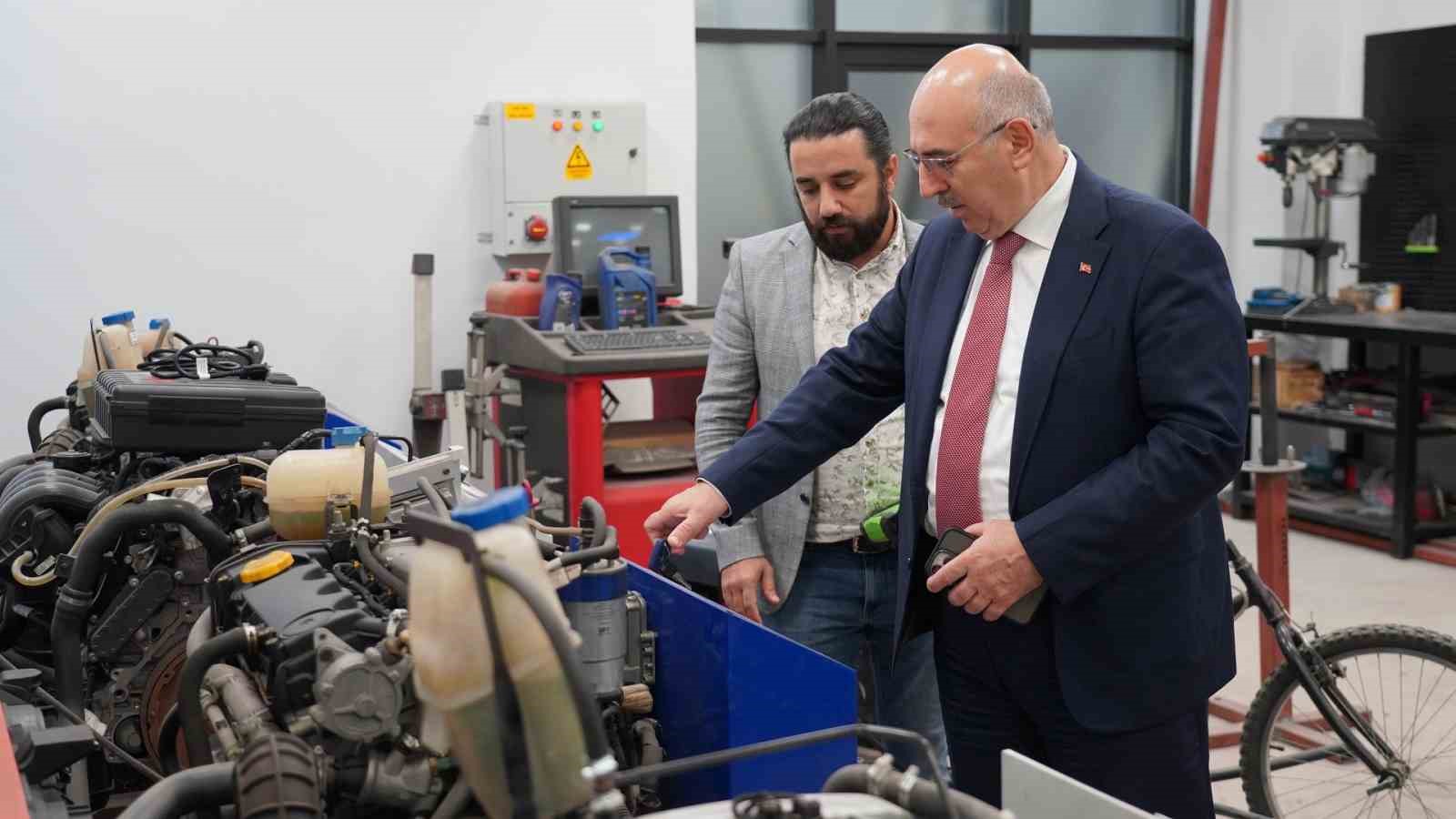 YÖK ÜYESİ PROF. DR. MAHMUT AK KARABÜK’TE İNCELEMELERDE BULUNDU