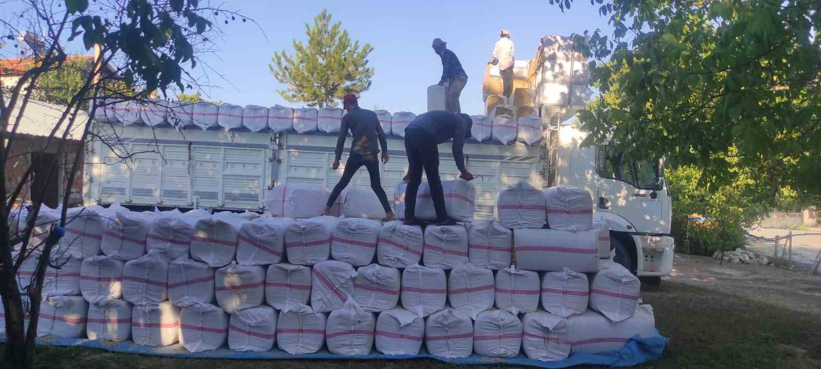 YOZGATLI İŞÇİLER SICAK VE TOZLA MÜCADELE EDİYOR