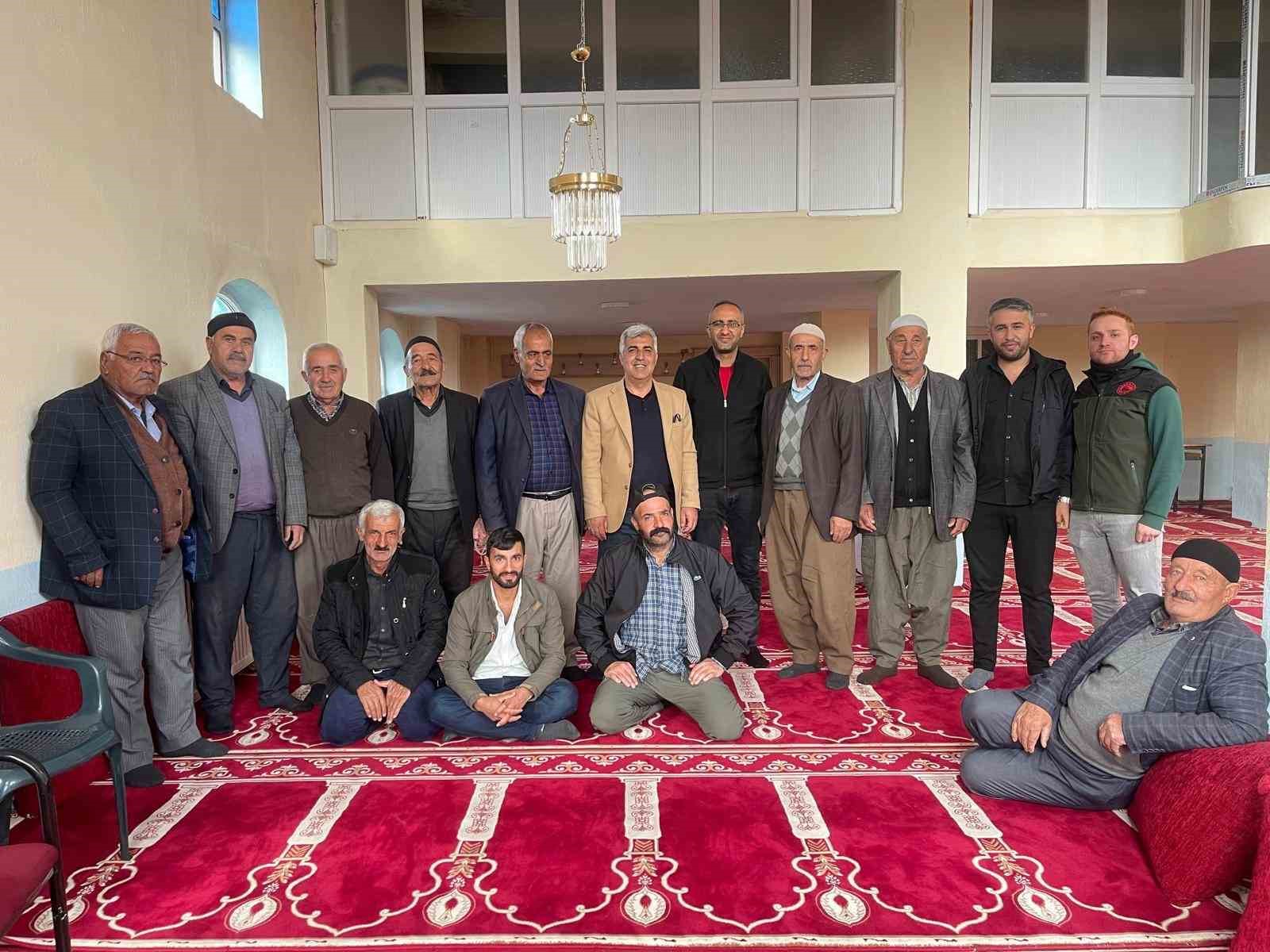 YÜKSEKOVA İLÇE TARIM VE ORMAN MÜDÜRLÜĞÜ ÇİFTÇİLERE BİLGİ VERİYOR