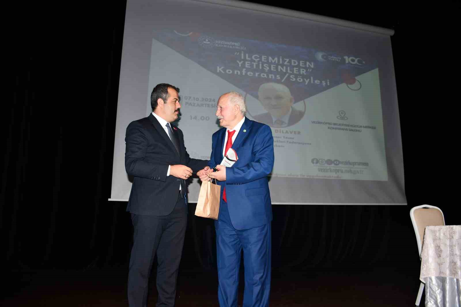 YUNUS EMRE DERNEKLER FEDERASYON BAŞKANI FARUK DİLAVER ÖĞRENCİLERLE BULUŞTU