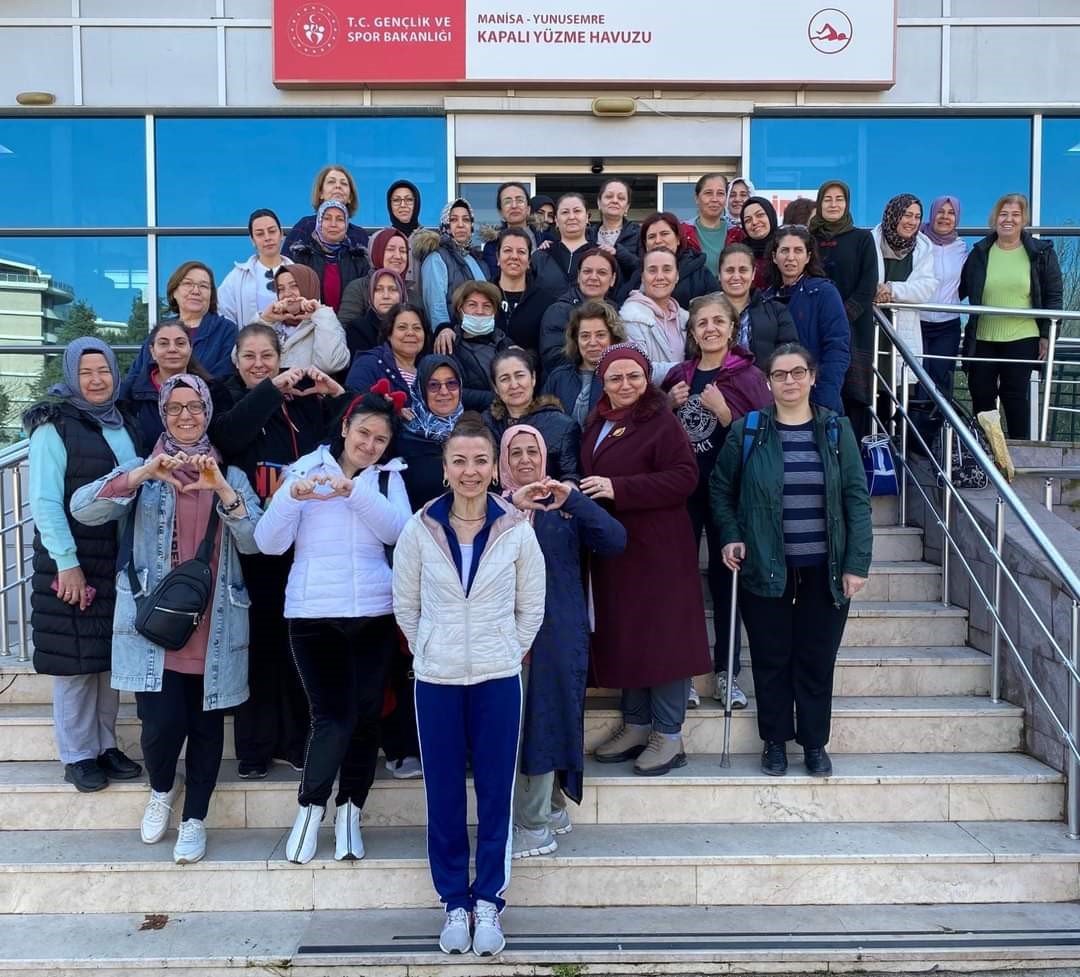 YUNUSEMRE BELEDİYESİ KADINLARA YÜZME KURSU KAYITLARI BAŞLADI
