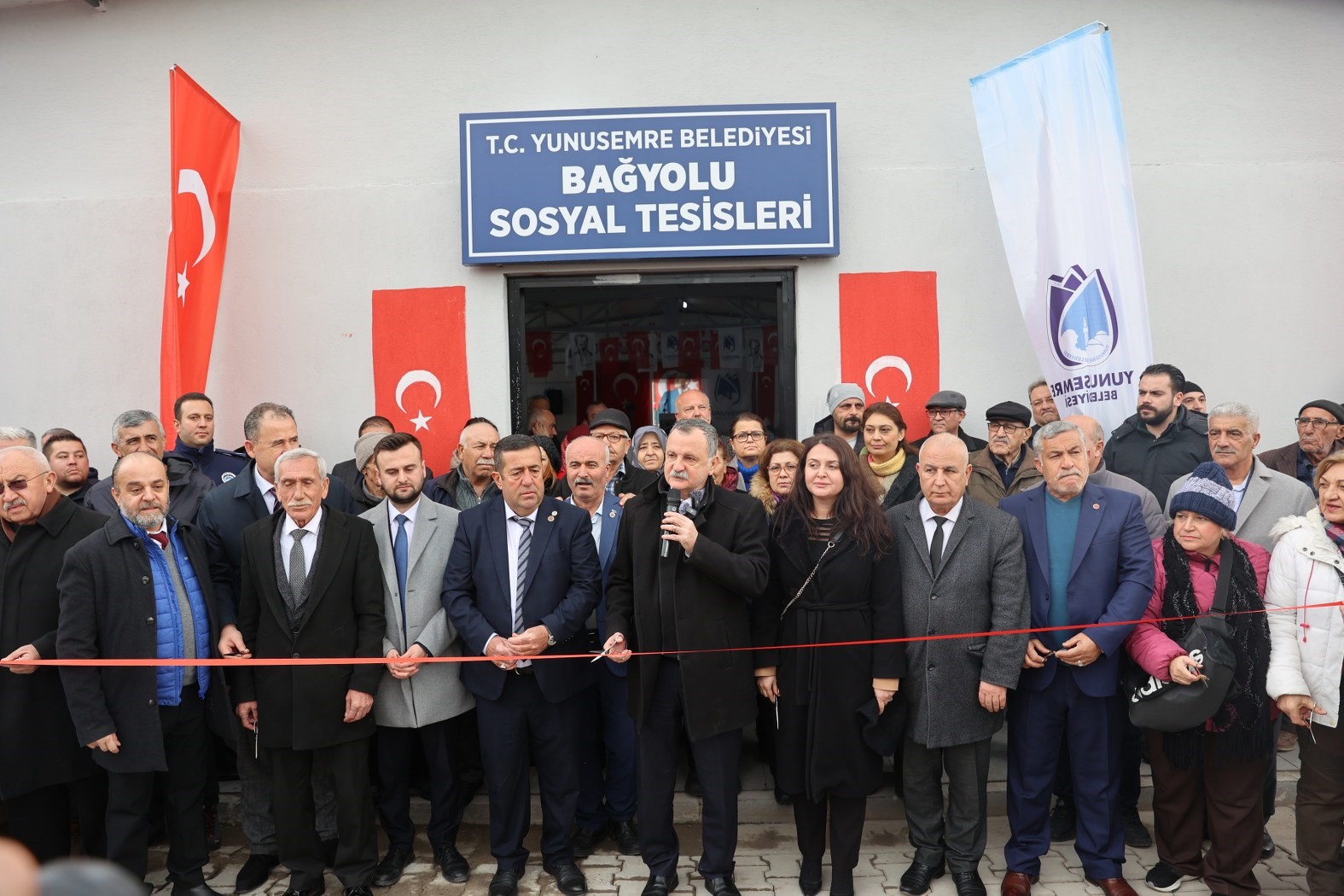 YUNUSEMRE BELEDİYESİNDEN YUNTDAĞI'NDA HİZMETE SUNULAN YENİ PROJE: BAĞYOLU SOSYAL TESİSİ