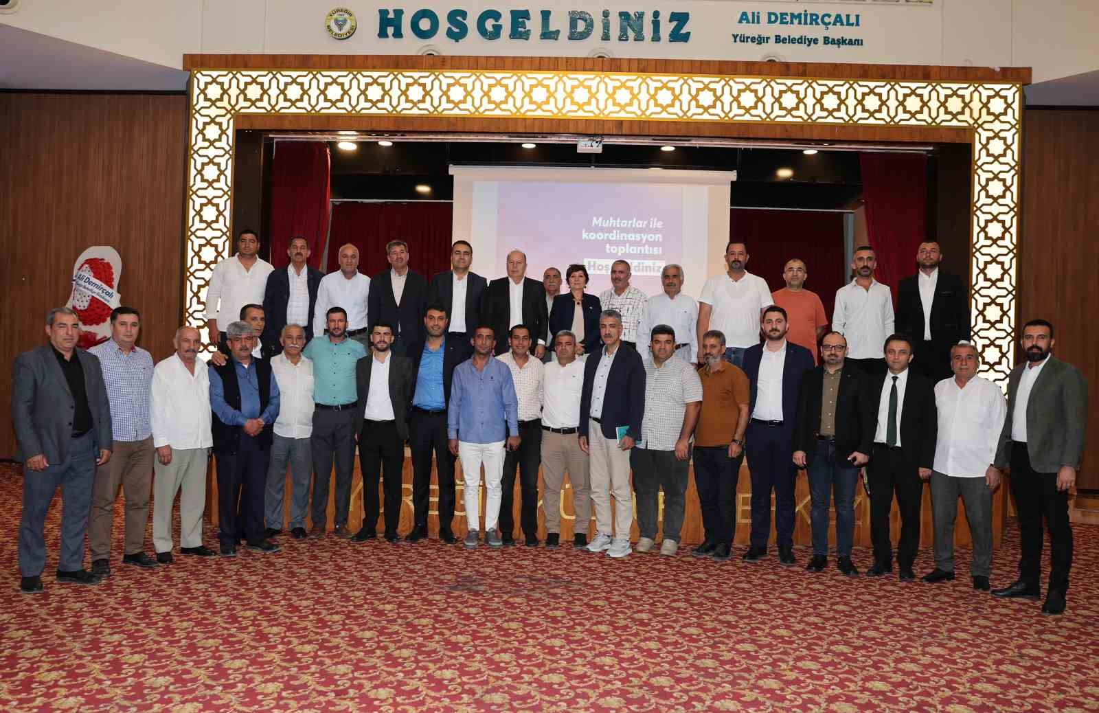 YÜREĞİR BELEDİYE BAŞKANI MUHTARLARLA KAHVALTIDA BULUŞTU