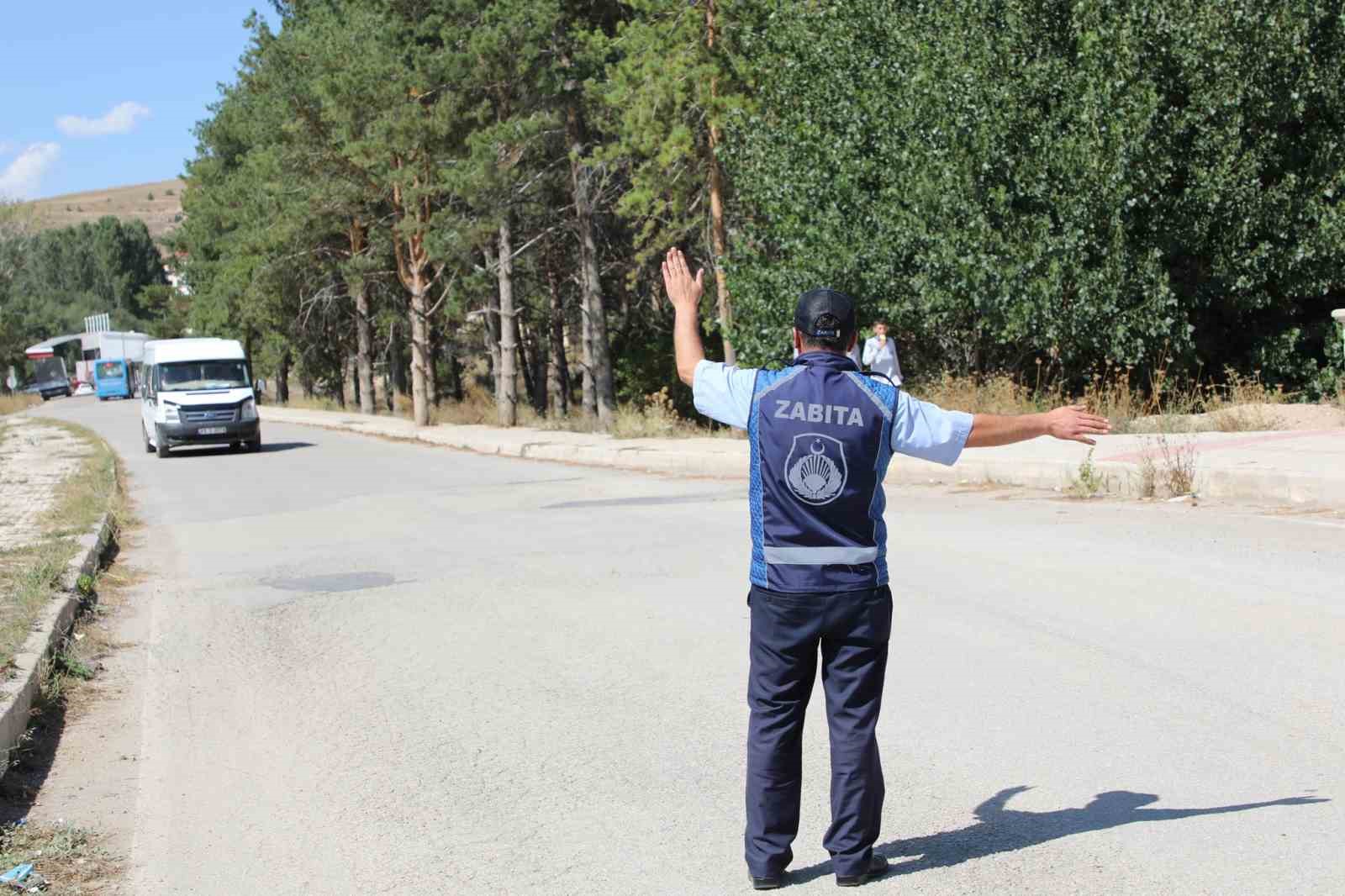 ZABITA MÜDÜRLÜĞÜ OKUL SERVİSLERİNİ DENETLEDİ