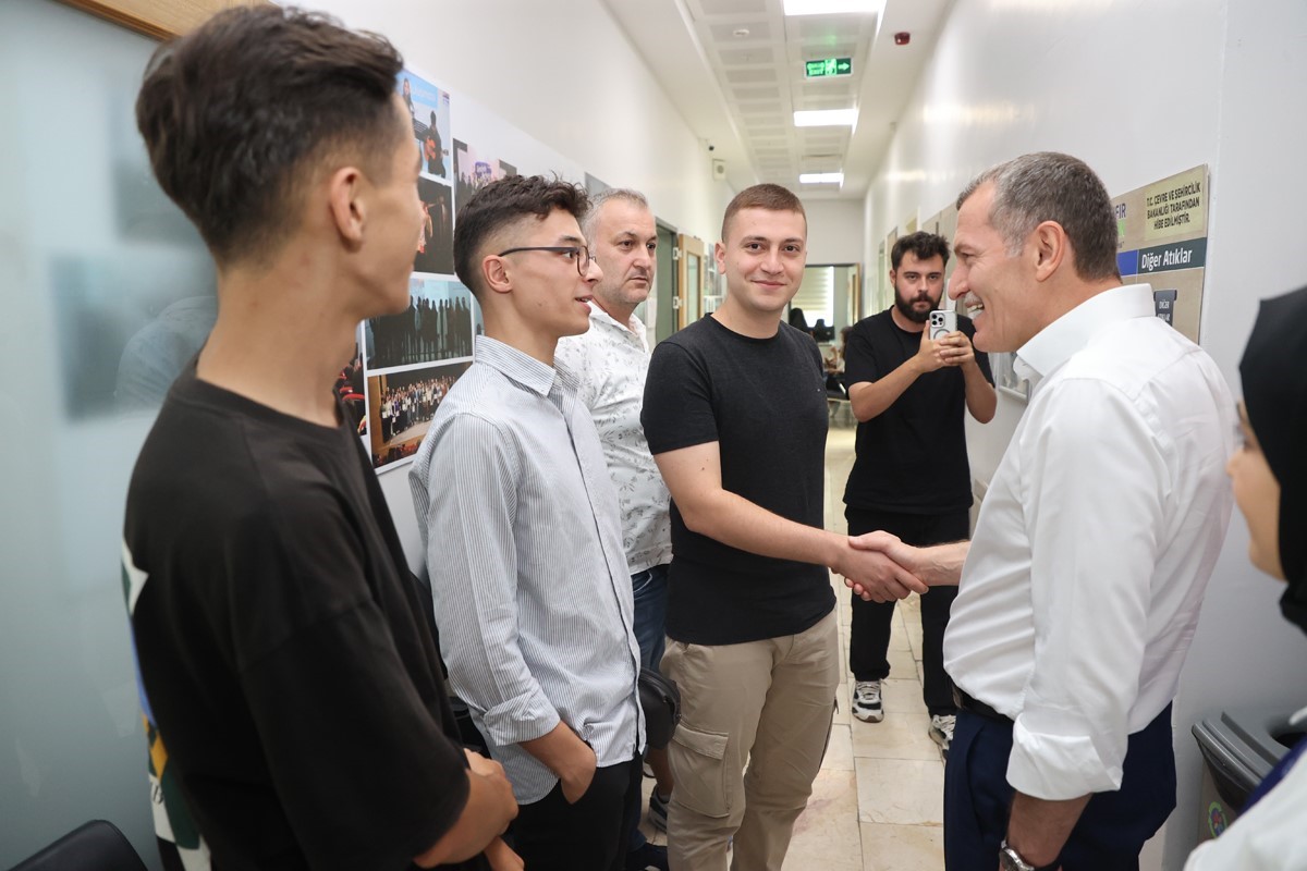 ZEYTİNBURNU GENÇLİK MERKEZİ'NİN TERCİH DANIŞMANLIĞI HİZMETİ ÖĞRENCİLERE YARADI